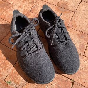 Allbirds Women’s Charcoal Sneakers- made with Superfine New Zealand Merino Wool